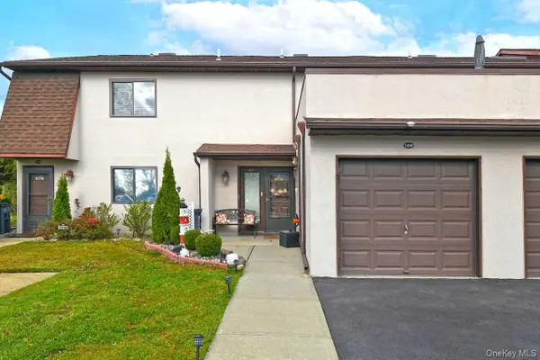 ONE Anchorage Way #1408, Freeport, NY 11520