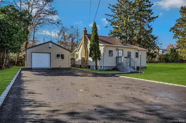 8 Pansy Road, Rocky Point, NY 11778