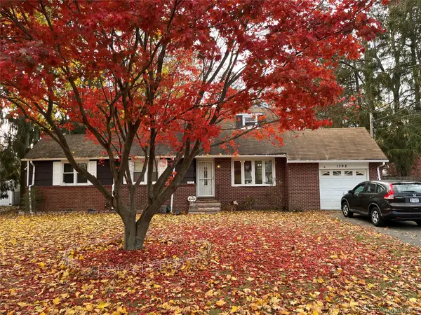 1392 Manor Lane, Bay Shore, NY 11706