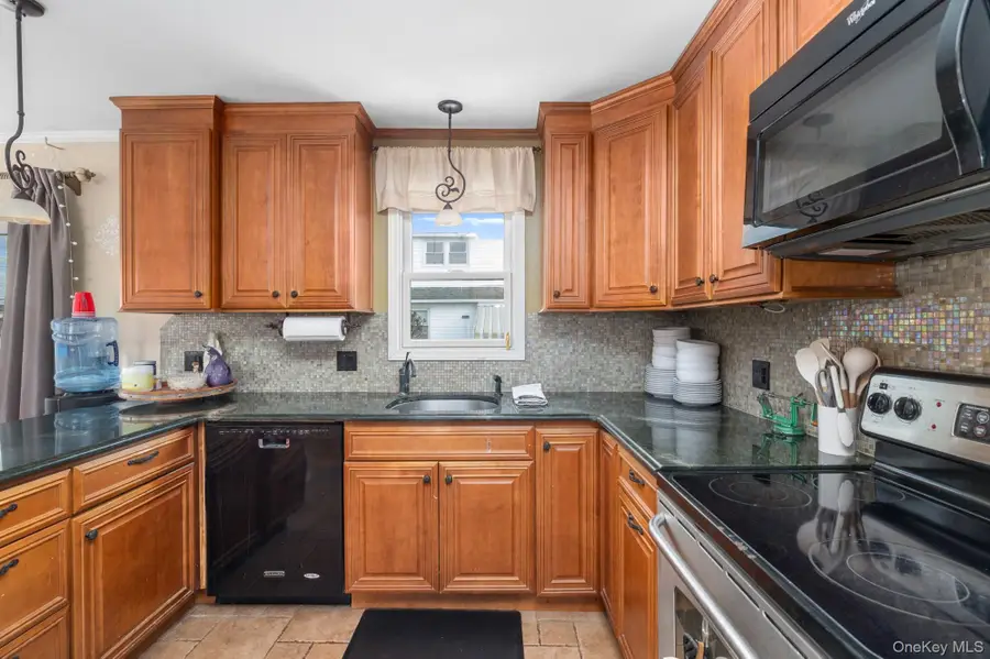 208 Island Parkway W, Island Park, NY 11558 - Image #2