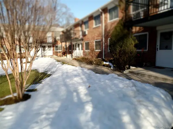 1233 Melville Rd #24, Farmingdale, NY 11735