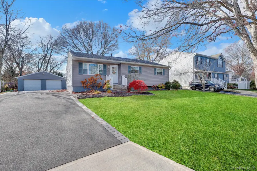 7 Winston Road, Centereach, NY 11720 - Image #2