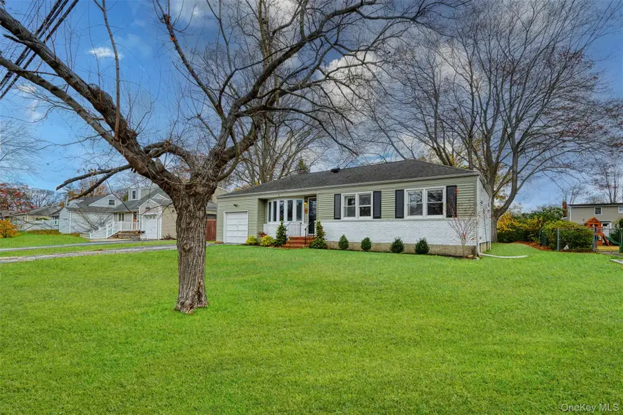 15 Goldsmith Avenue, Greenlawn, NY 11740 - Image #2