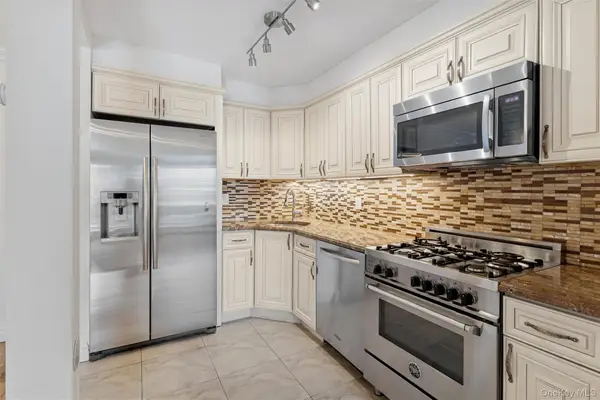 157 Hempstead Avenue #B20, Lynbrook, NY 11563