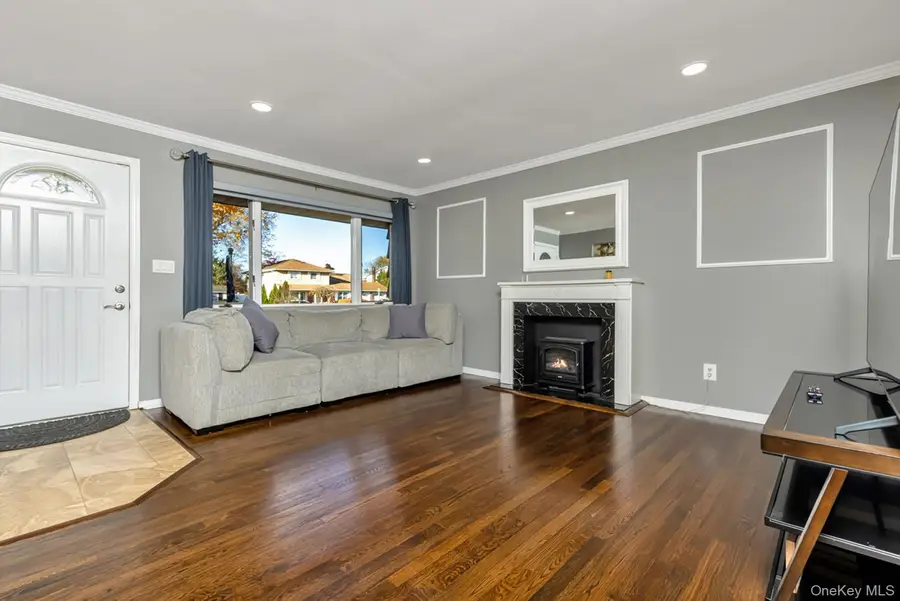 16 E Hill Drive, Smithtown, NY 11787 - Image #2