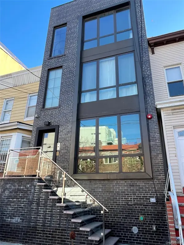 3011 23rd Street, Astoria, NY 11102