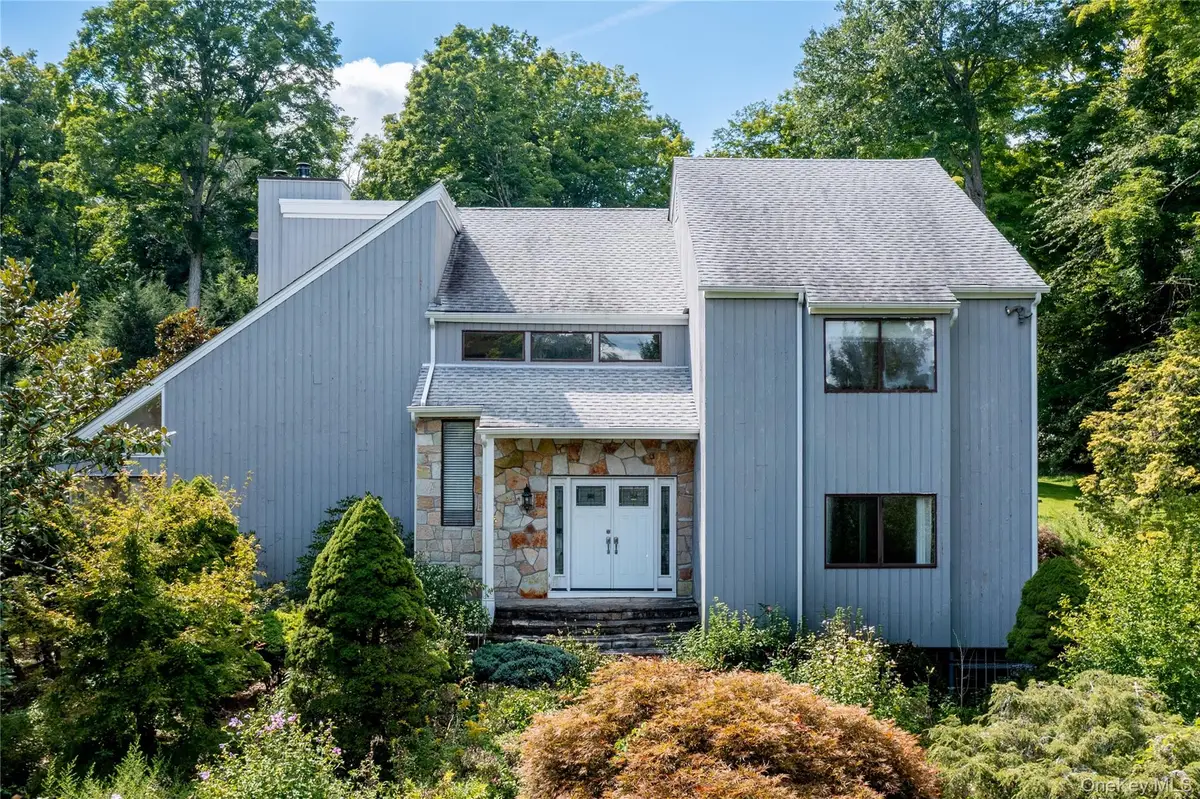 8 Cobbling Rock Drive, Katonah, NY 10536 - #1
