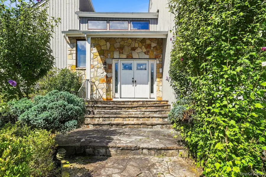 8 Cobbling Rock Drive, Katonah, NY 10536 - #2