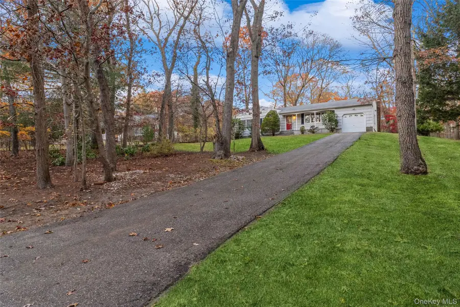15 Mobrey Lane, Smithtown, NY 11787 - Image #2
