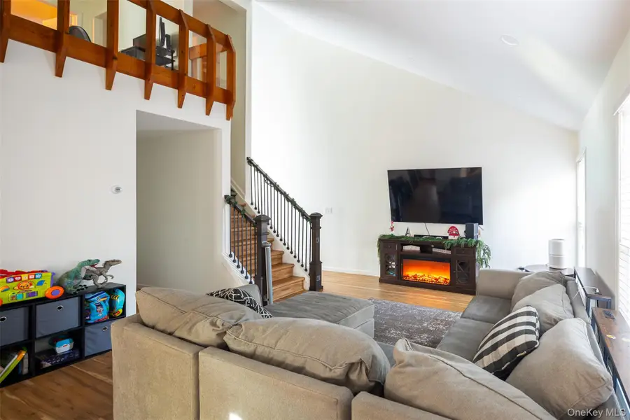 205 Haddon Hollow Court, Middle Island, NY 11953 - Image #3