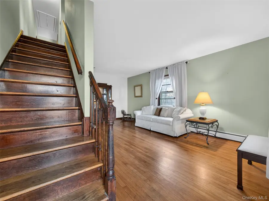 10 Dunnery Court, Suffern, NY 10901 - Image #2