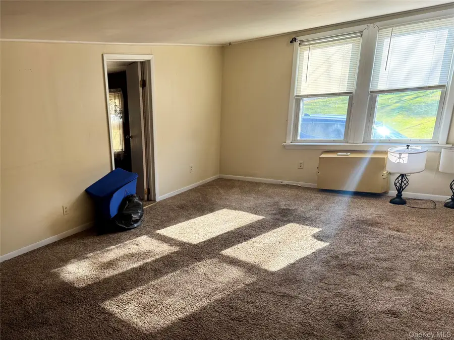 647 S Drury Lane, Rock Tavern, NY 12549 - Image #2