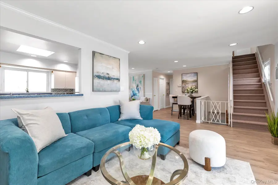 6 Karen Avenue, Plainview, NY 11803 - Image #3