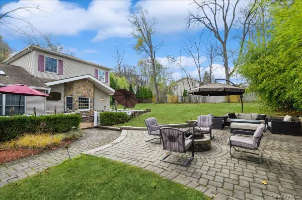 25 Foxwood Road, West Nyack, NY 10994