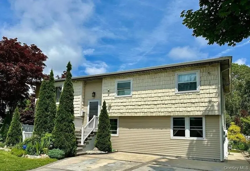 648 Molloy Street, Copiague, NY 11726 - Image #2