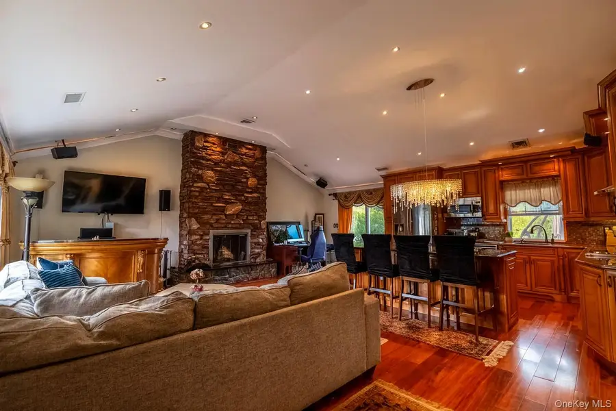 16 Tudor Road, Hicksville, NY 11801 - Image #2