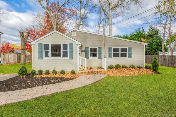 233 Cedar Street, Saint James, NY 11780