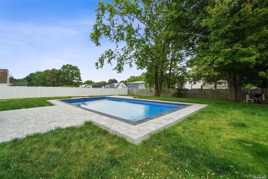 64 Pitchpine Place, Medford, NY 11763 - Image #3