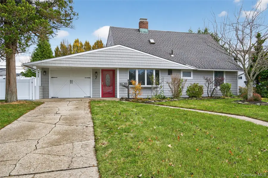 7 Lowland Road, Levittown, NY 11756 - Image #2