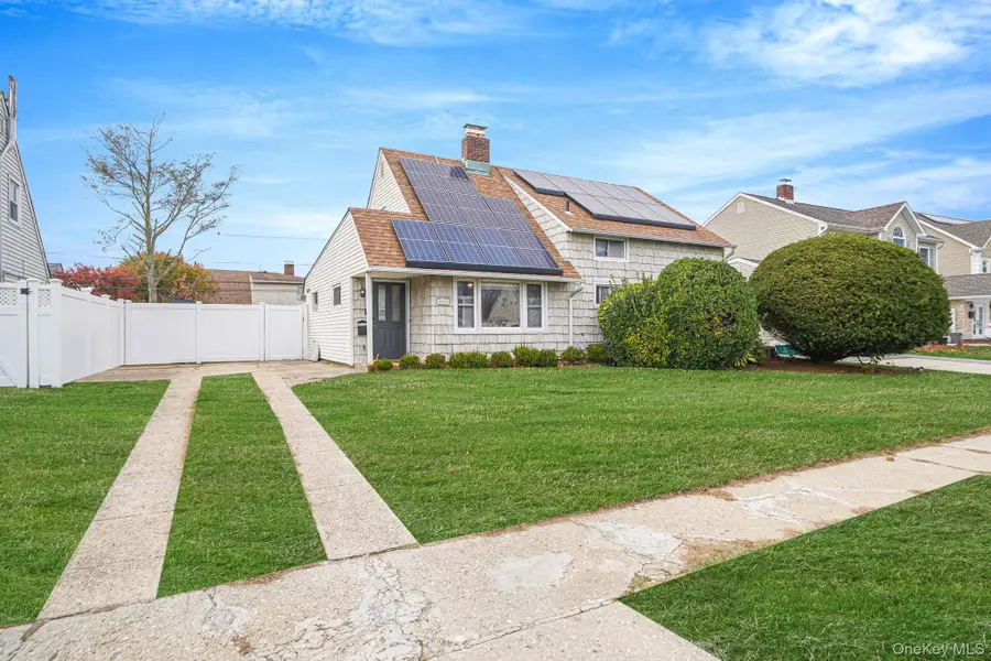 18 Chickadee Lane, Levittown, NY 11756 - Image #2