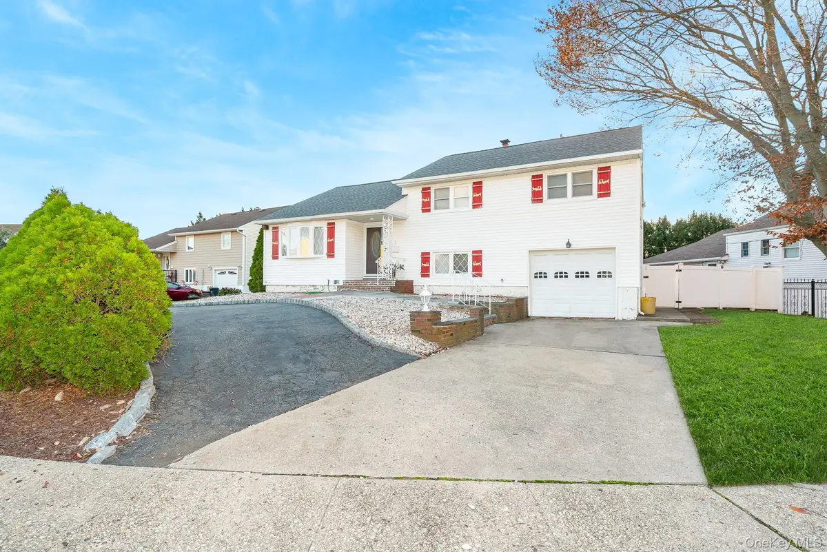 3 Brewster Gate, Massapequa, NY 11758 - Image #1