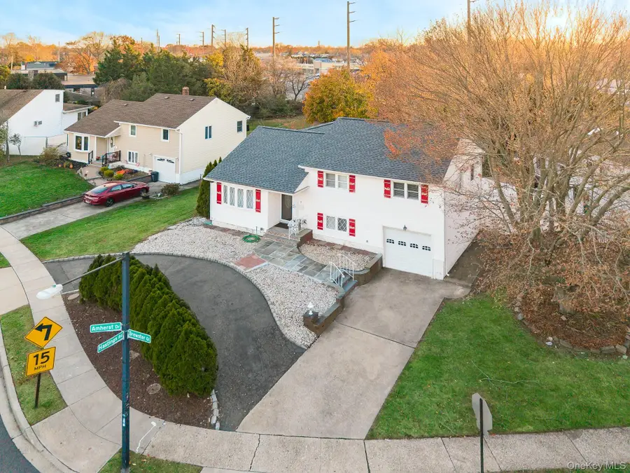 3 Brewster Gate, Massapequa, NY 11758 - Image #3