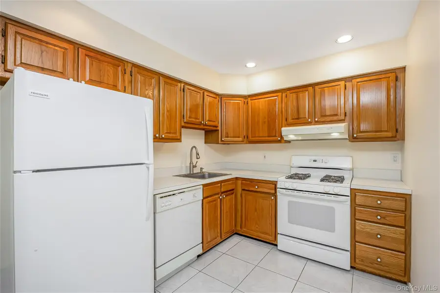 20 Laurel Avenue #55, East Islip, NY 11730 - Image #3