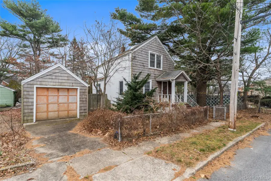 160 Lanier Place, Westbury, NY 11590 - Image #3