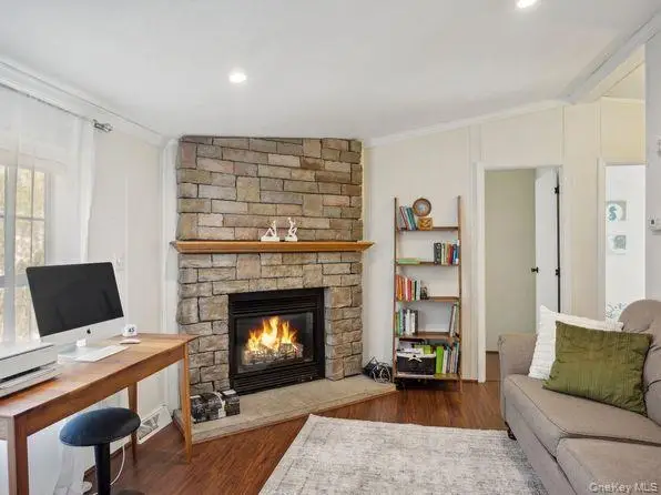 337 Three Mile Harbo #10, East Hampton, NY 11937 - Image #3