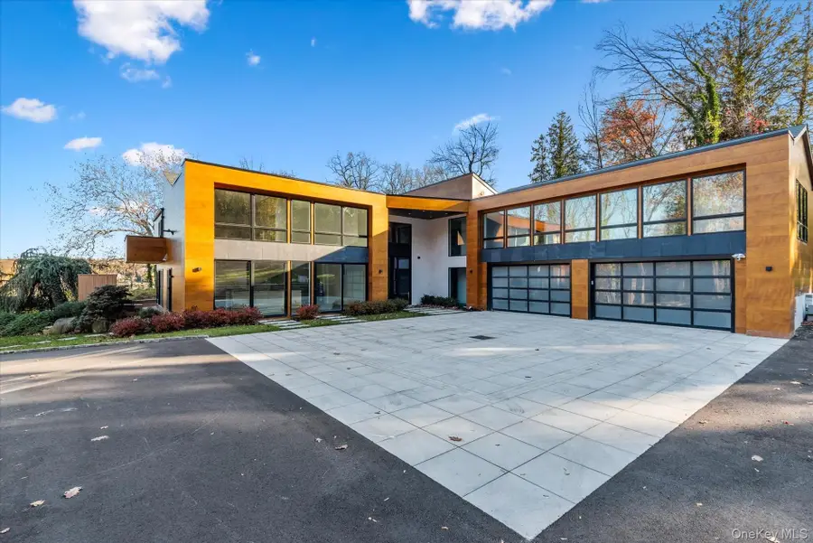 369 E Shore Road, Great Neck, NY 11023 - Image #3