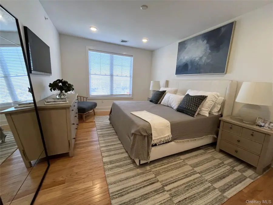 535 Marina Pointe Drive #535, East Rockaway, NY 11518 - Image #3