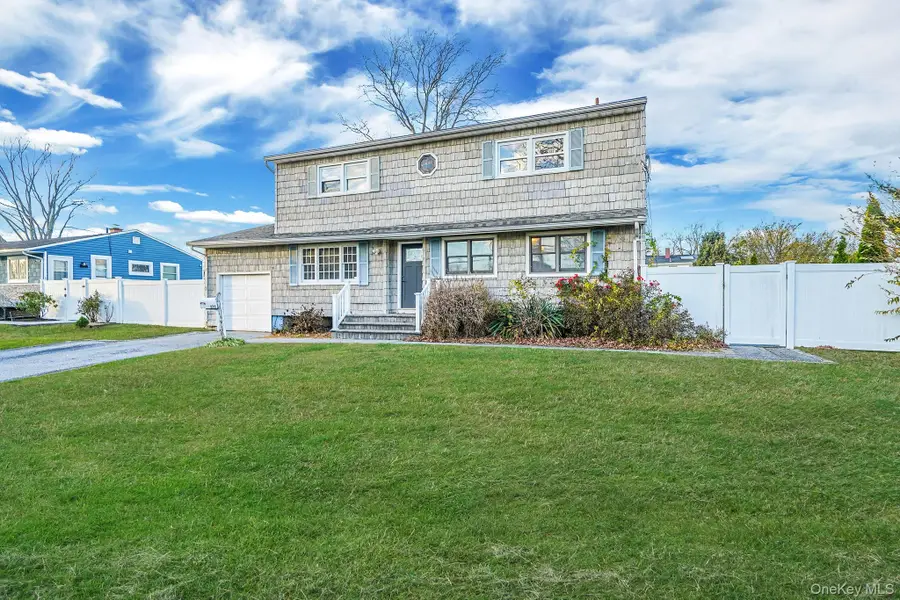 273 Delaware Avenue, Bay Shore, NY 11706 - Image #2