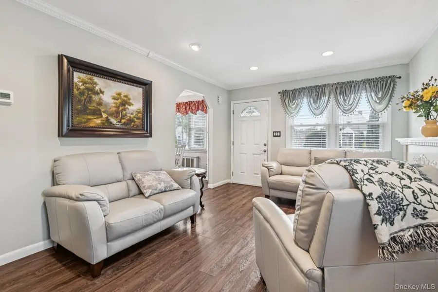 466 Jefferson Place, Mineola, NY 11501 - Image #3