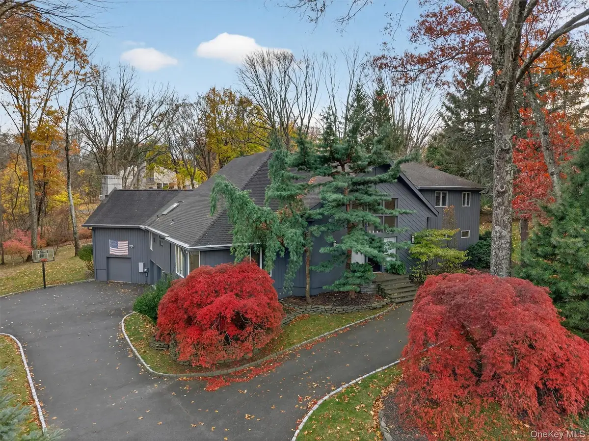 13 Zeck Court, Montebello, NY 10901 - Image #1
