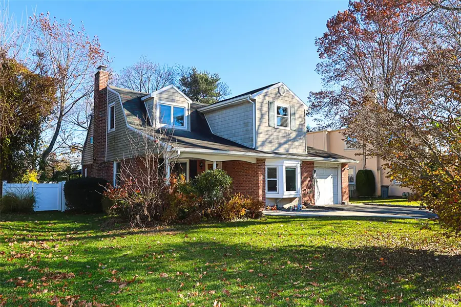 174 Parkside Drive, Roslyn Heights, NY 11577 - Image #2