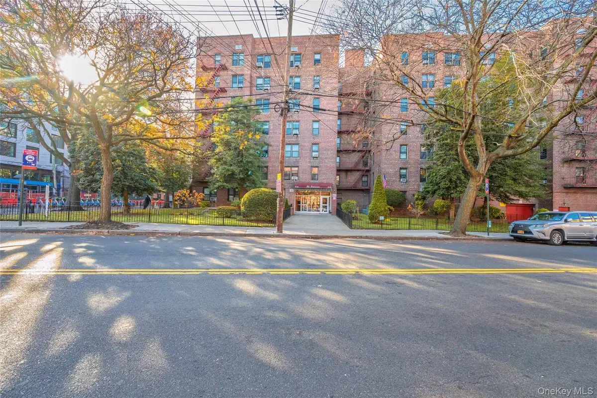 33-44 Junction Boulevard #2V, Jackson Heights, NY 11372 - Image #1