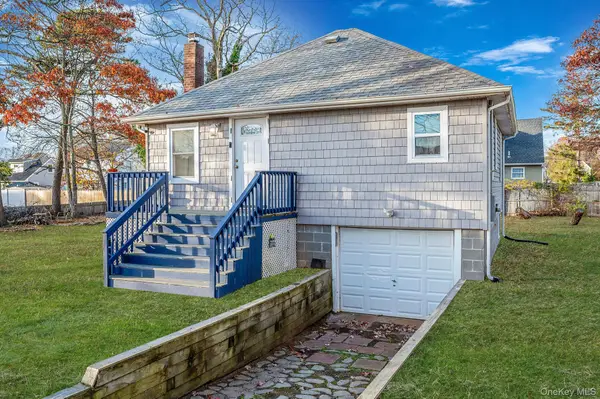 15 Lafayette Drive, Shirley, NY 11967