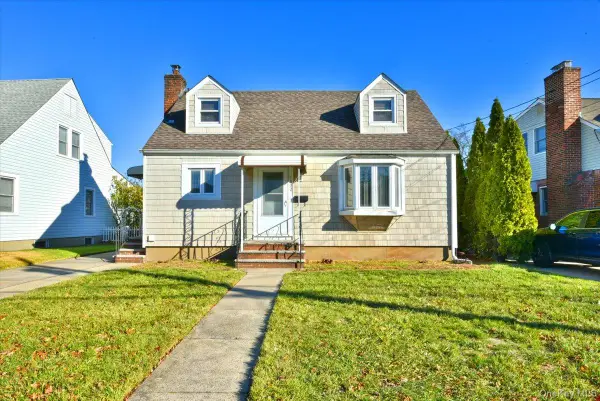 1022 Jackson Avenue, Franklin Square, NY 11010