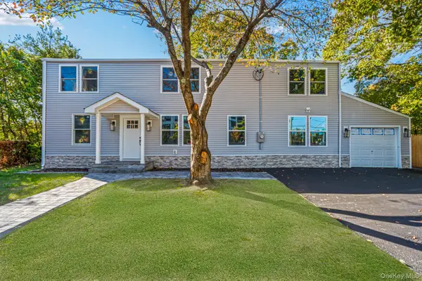 6 Mccue Street, Wheatley Heights, NY 11798