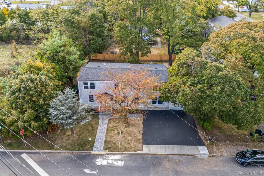 6 Mccue Street, Wheatley Heights, NY 11798 - Image #2