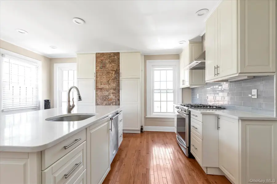 39-26/24 213 Street, Bayside, NY 11361 - Image #3