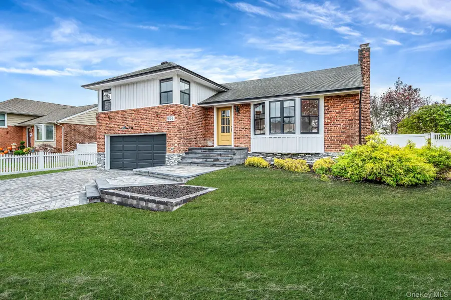 556 N Suffolk Avenue, Massapequa, NY 11758 - Image #3