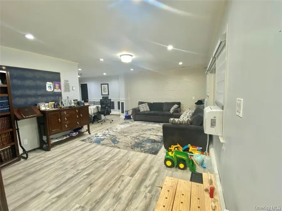 107 Baker Hill Road, Great Neck, NY 11023 - Image #3