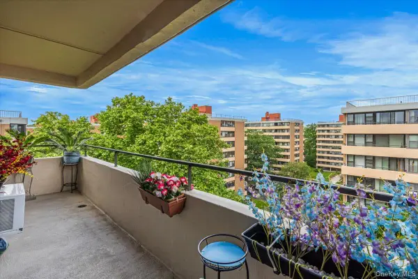 7-04 166th Street #9A, Beechhurst, NY 11357