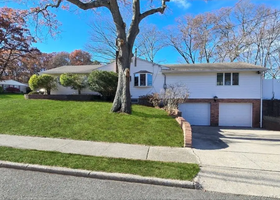 11 Hill Street, Ronkonkoma, NY 11779 - Image #2