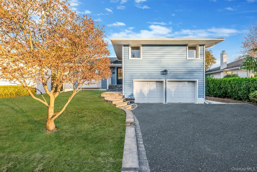 64 Hedgerow Lane, Jericho, NY 11753 - Image #2