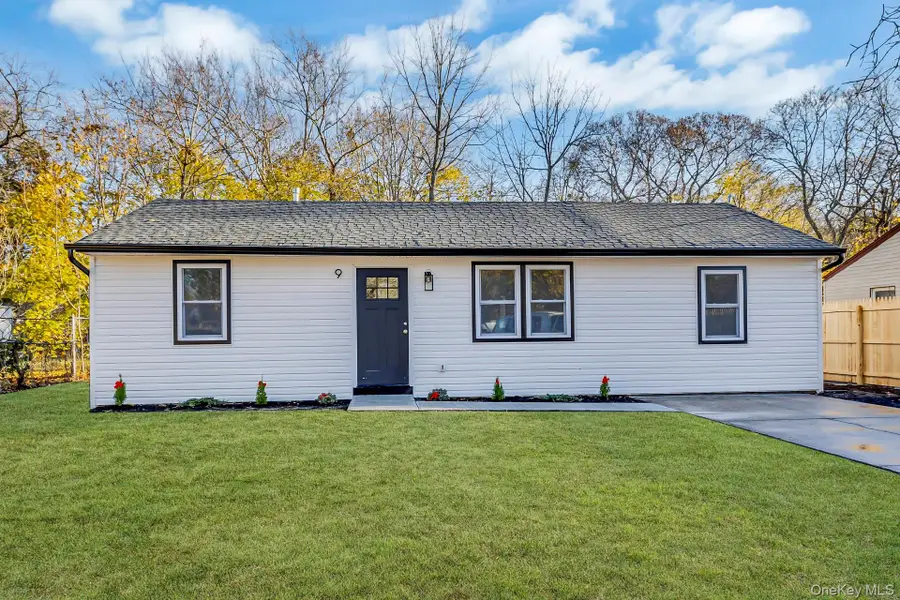 9 Lewis Street, Riverhead, NY 11901 - Image #2