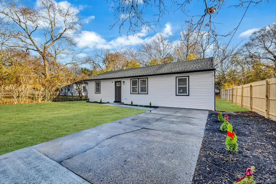 9 Lewis Street, Riverhead, NY 11901 - Image #3