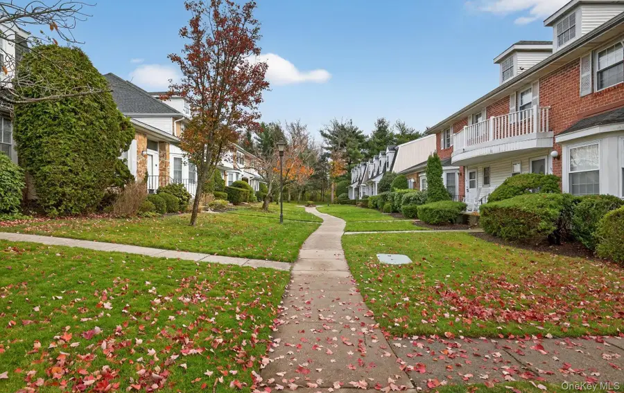 105 Glen Way, Syosset, NY 11791 - Image #2