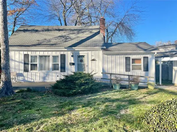 92 E John Street, Lindenhurst, NY 11757